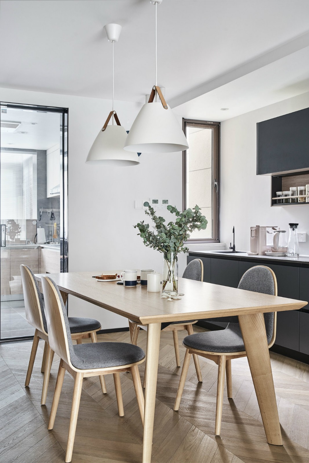 北欧风格家装设计室内装修效果图-餐桌
